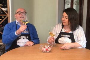 Le pillole di galateo di Petra e Carlo: netiquette per i messaggi del cellulare