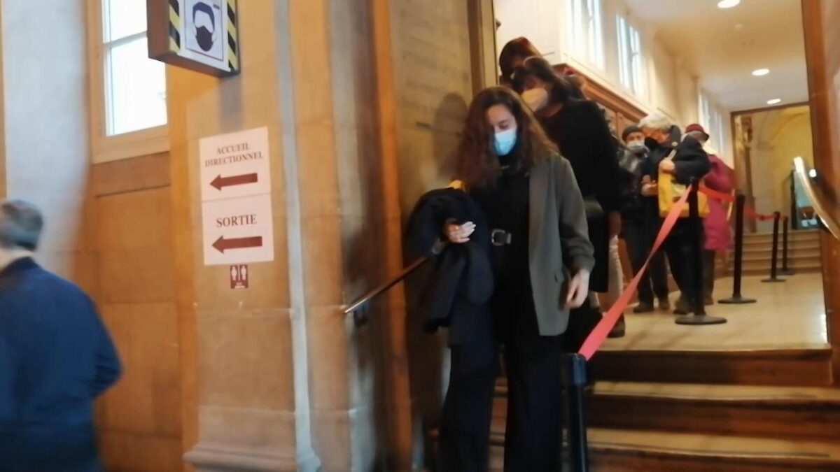 Tensione e spintoni all’uscita dal tribunale delle ex brigatiste rosse