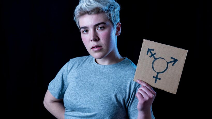 A consigliare i minori sul cambio di sesso ci sono attivisti Lgbt