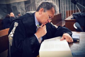 Liti in Procura, Storari esautorato