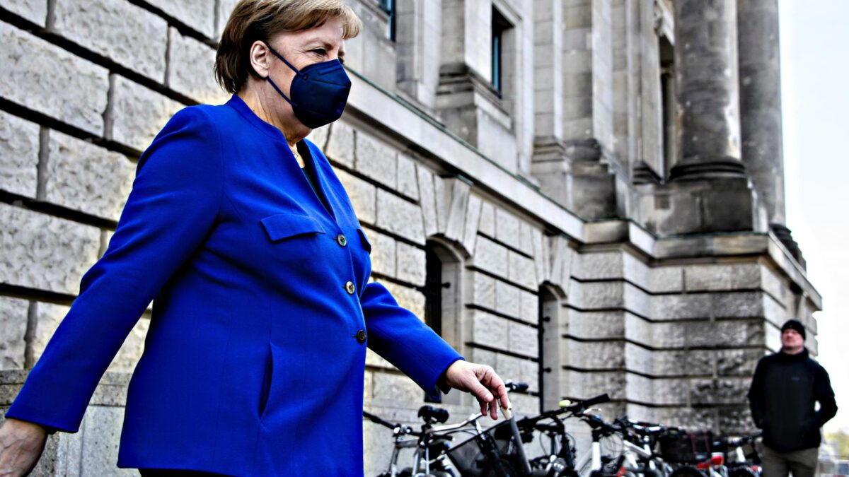 La Merkel rompe il fronte europeo e fa muro contro la proposta Usa sui brevetti dei vaccini
