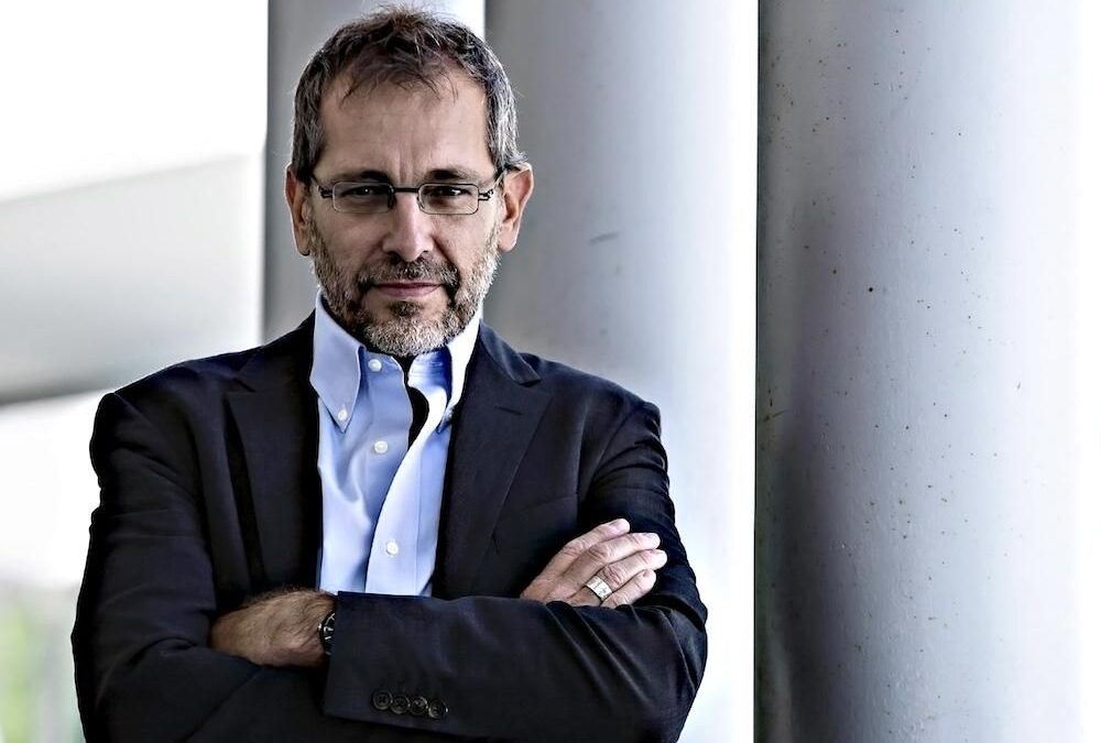 Formigli fa il maestrino con noi ma è lui a finire dietro la lavagna