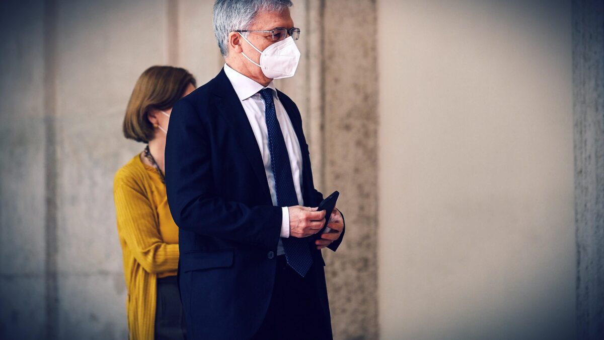Al via il valzer delle fusioni bancarie Parigi schiera l’ex dem di Vedrò