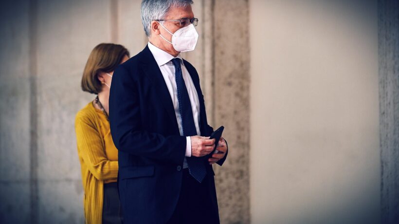 Al via il valzer delle fusioni bancarie Parigi schiera l’ex dem di Vedrò