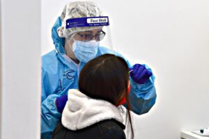 Green pass, il nodo dei tamponi a peso d’oro