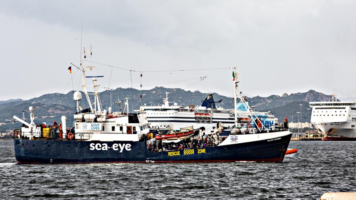 Al governo restano con le bocche cucite mentre la Sea Eye s’avvicina a Palermo