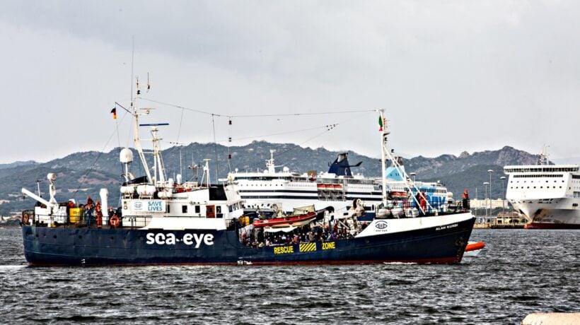 Al governo restano con le bocche cucite mentre la Sea Eye s’avvicina a Palermo