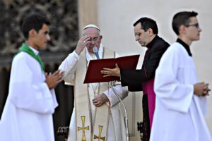 I «chierichetti del Papa» sfrattati dal Vaticano per ordine di Bergoglio