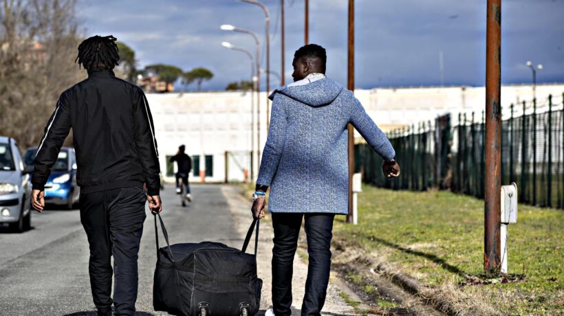 Ricetta Ue per i migranti: «Arrangiatevi»