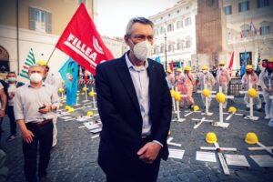 I sindacati promettono barricate: «In piazza contro i licenziamenti»