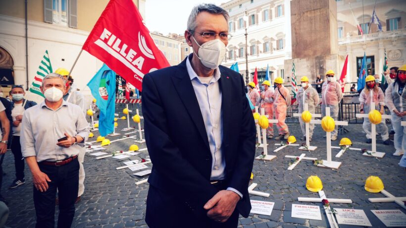 I sindacati promettono barricate: «In piazza contro i licenziamenti»