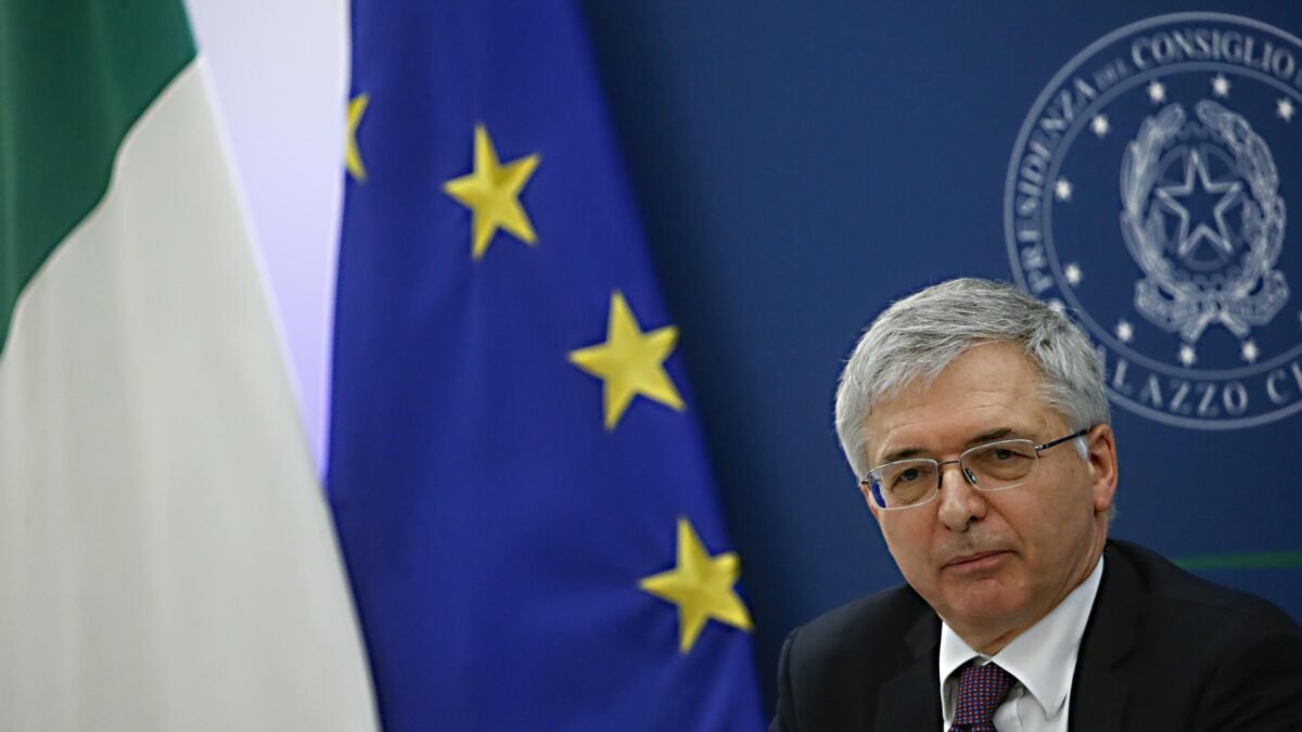 Sette mesi per ultimare le fusioni bancarie