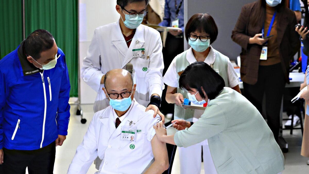 La Germania esegue gli ordini cinesi: stop alle forniture di vaccini a Taiwan