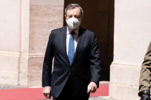 Draghi commissaria il Cdm e il Parlamento