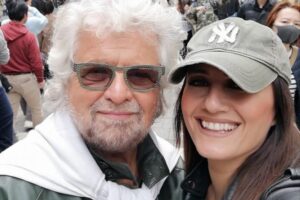 Cantante, attrice e curatrice del blog. Chi è la «Casalina» che sussurra a Grillo