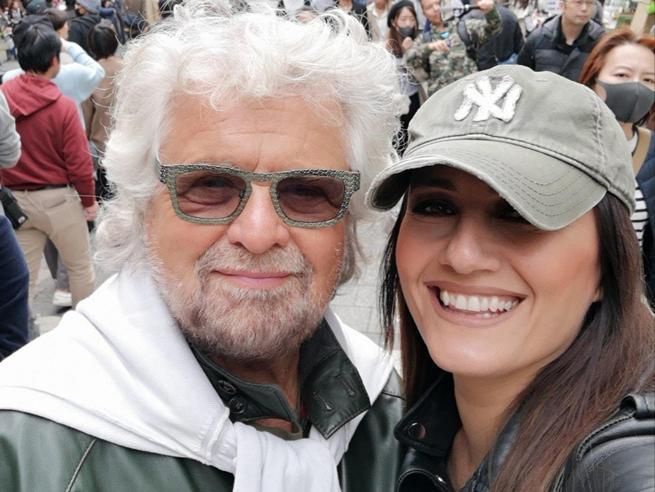 Cantante, attrice e curatrice del blog. Chi è la «Casalina» che sussurra a Grillo