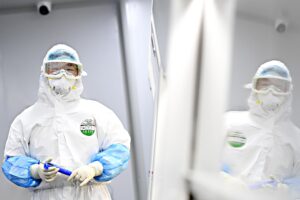 I cinesi pasticciavano col virus già nel 2008