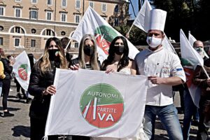 Sul lavoro una soluzione politica. Però sul tavolo restano troppi nodi
