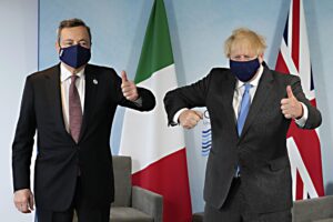 Draghi al G7 anti Cina. Grillo va dai cinesi