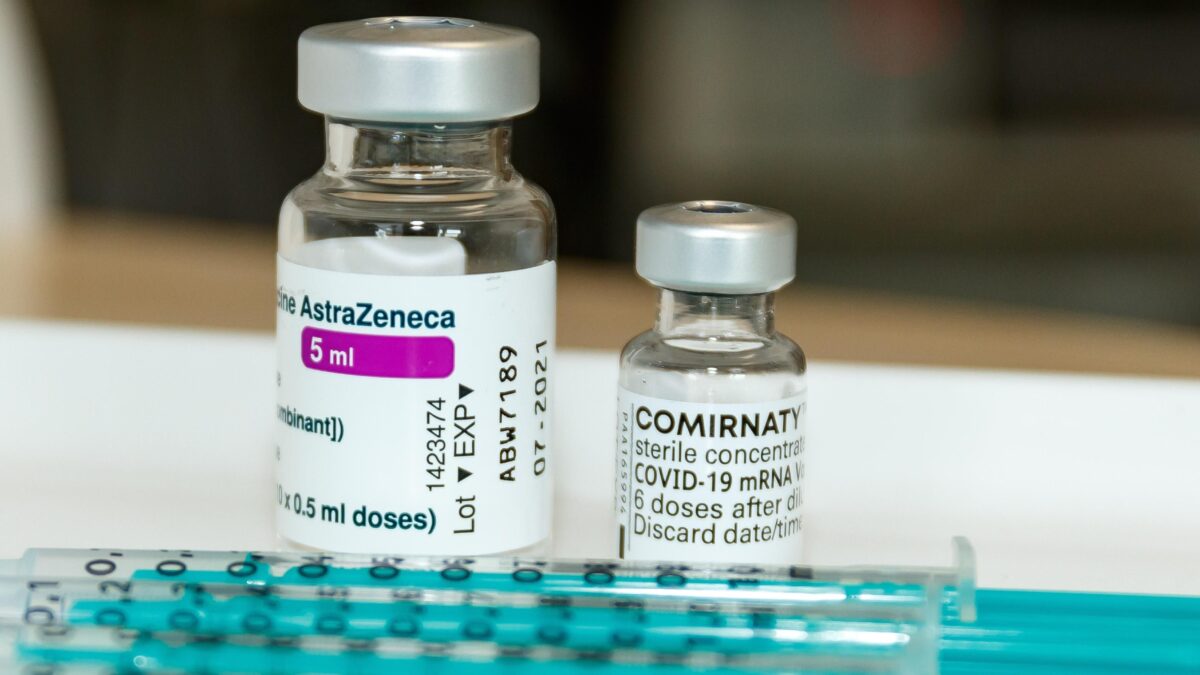 I 2 miliardi dietro al pasticcio vaccini