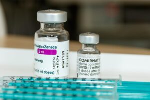 I 2 miliardi dietro al pasticcio vaccini
