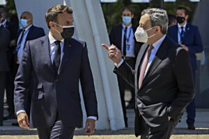 Macron crolla e spiana la via a super Mario