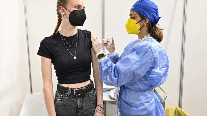 Gli scienziati tedeschi e inglesi avvertono: vaccinare i più piccoli non è necessario