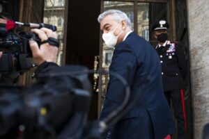 Arcuri esce dal bunker di Invitalia per tenersi la guida dei bus italiani