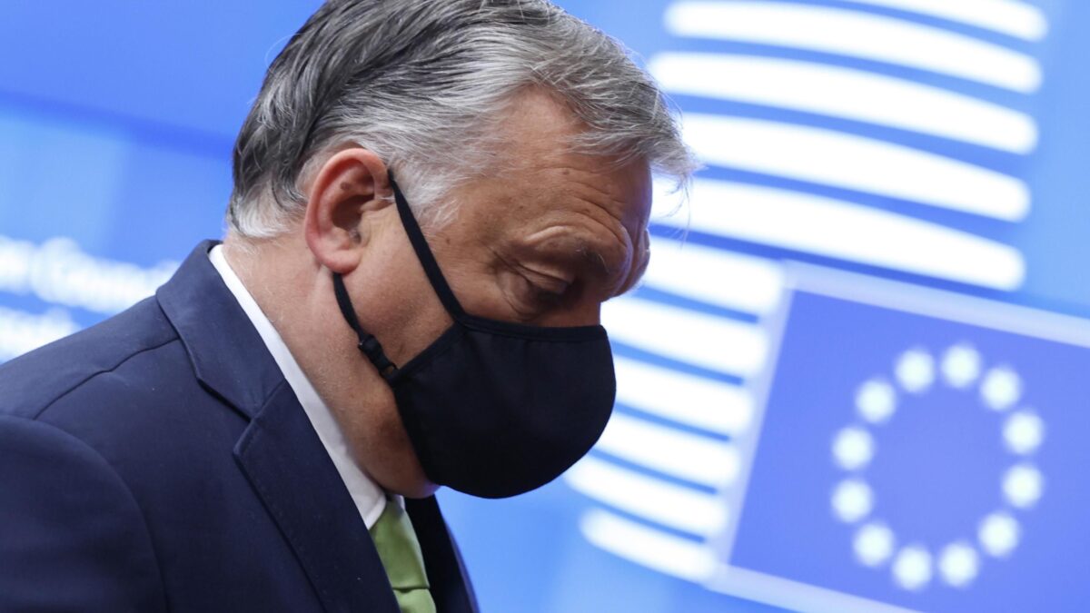 Con i criteri utilizzati contro Orbàn l’Ue dovrebbe bandire il bavaglio arcobaleno