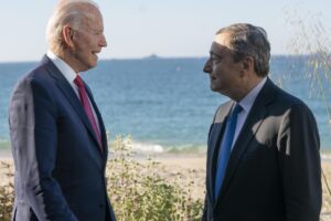 La Cina spacca i leader del G7. Ma Draghi dà nuova vita all’asse con gli Stati Uniti