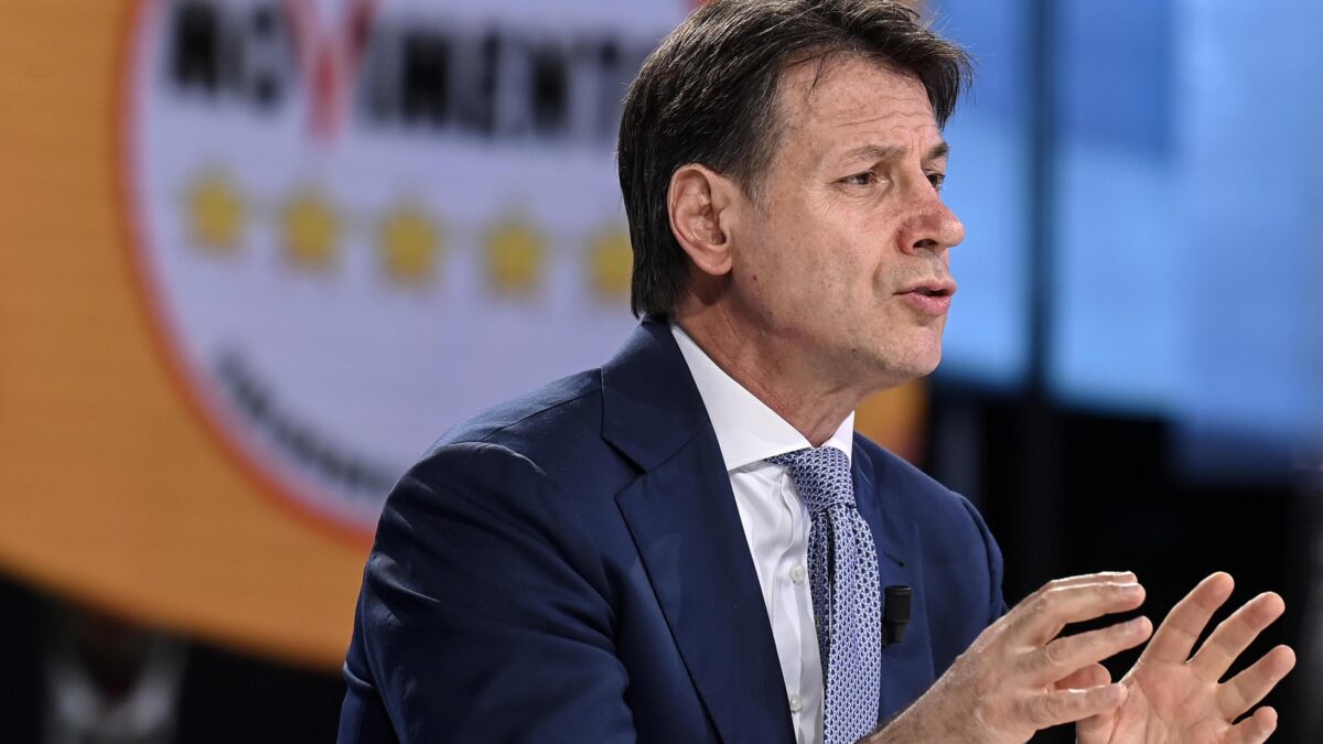 «Vaffa» alle capriole dell’equilibrista Conte