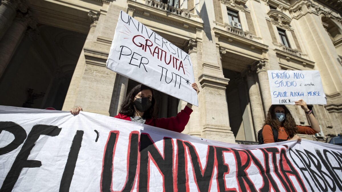 Si allarga l’inchiesta sul Miur. Dalle scuole milioni all’indagato