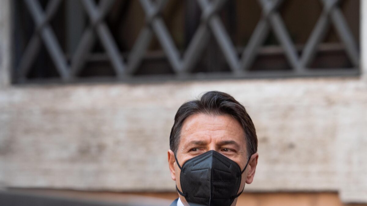 Conte lancia l’Opa sul M5s randellando l’Elevato. «Non farò il prestanome»