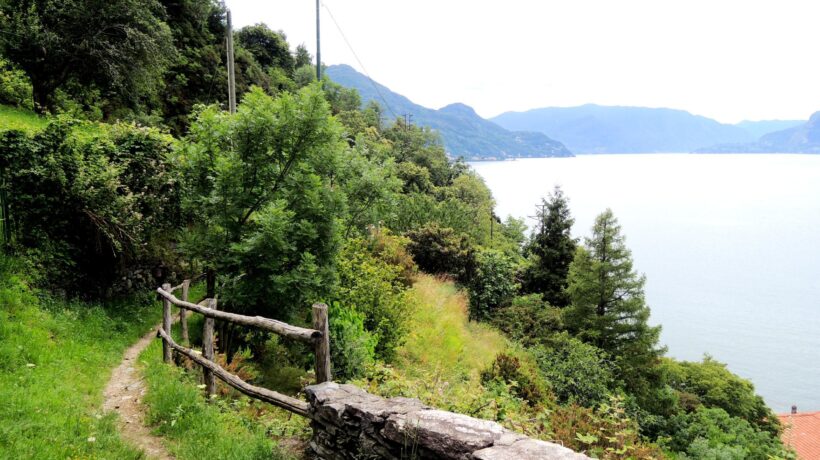 Un tratto del Sentiero del Viandante a Dervio