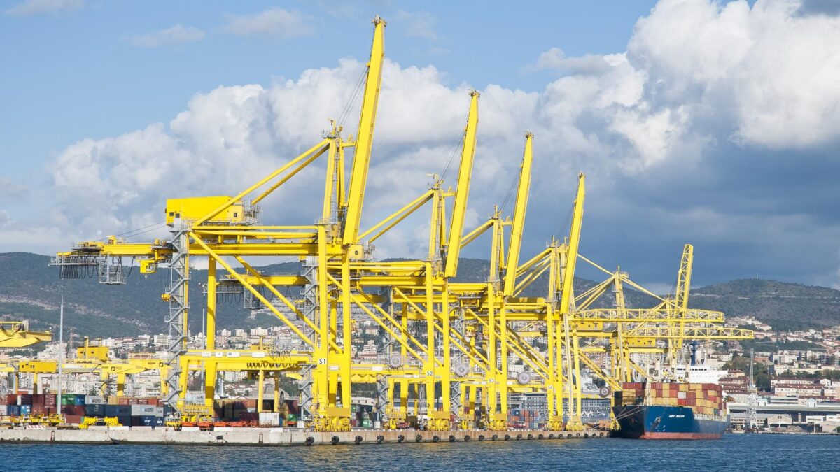 La Cina si avvicina al porto di Trieste. Biden vola in Europa per fermarla