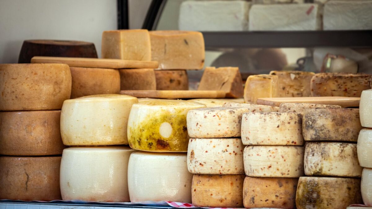 La qualità da primato dei formaggi sardi la si dice con un fiore