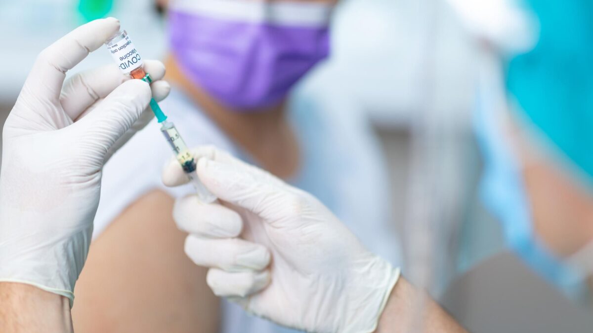 L’Aifa giura: cocktail sicuro. Dieci giorni fa ammetteva che i dati erano insufficienti