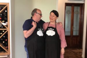 Le pillole di galateo di Petra e Carlo: le posture