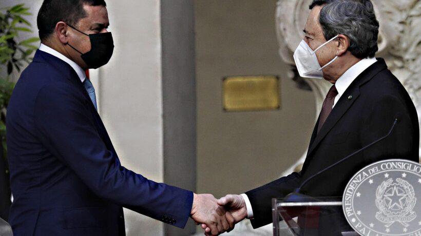 Il premier libico fa le moine all’Italia: «È il nostro miglior partner»