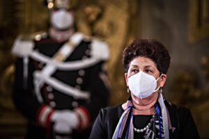 La sana-clandestini della Bellanova è un disastro totale: emerso solo il 5%