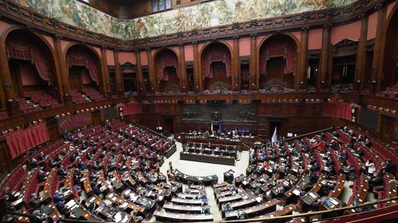 Mascherine farlocche alla Camera: «Ce le hanno vendute i cinesi»
