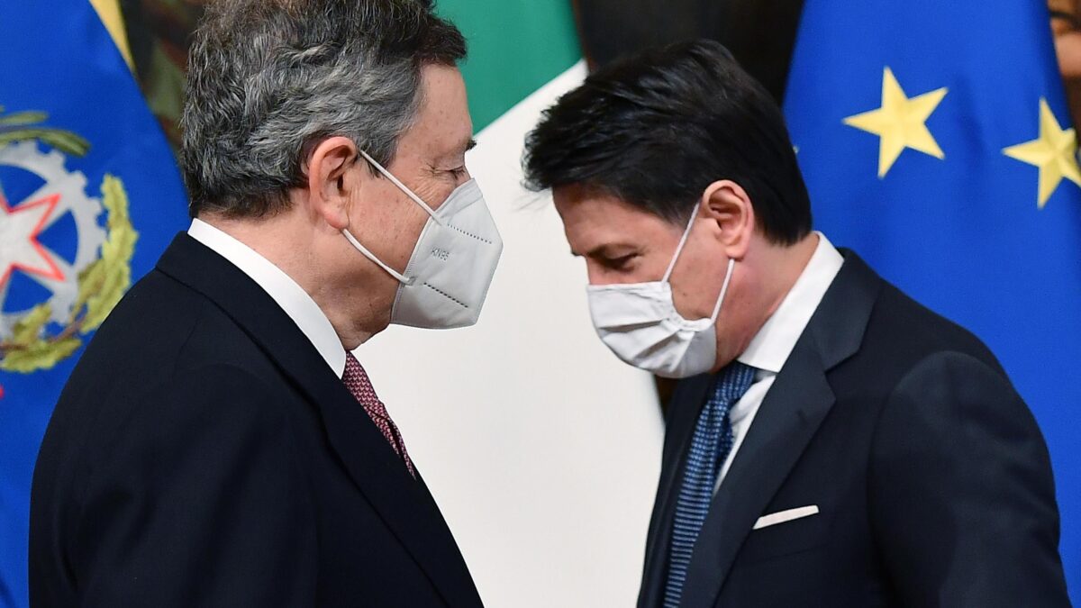 Conte trama la pugnalata a Draghi. Ma i grillini preparano l’agguato a lui