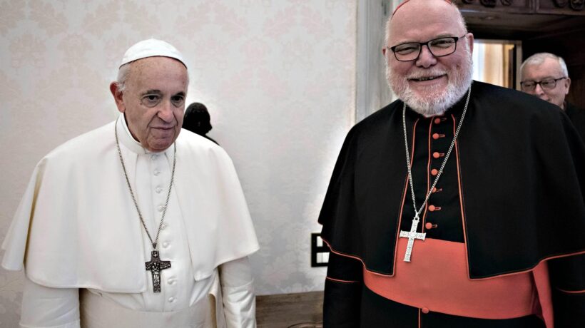 Il Papa rifiuta le dimissioni e spiazza Marx