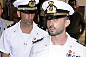L’Italia consegna i marò alla giustizia con il marchio di chi è già colpevole