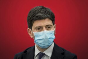 Speranza sogna la crisi permanente. «Cts e commissario devono restare»