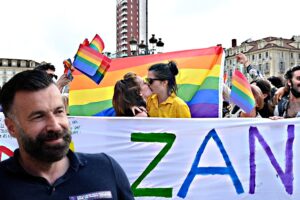 Zan ha finalmente trovato gli omofobi. Sono tutti quelli contrari al suo ddl