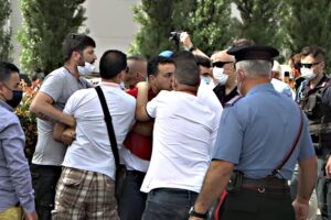 Meno tavoli di crisi, più tensione in strada