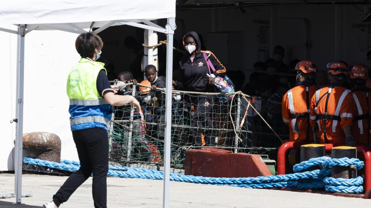 Da Augusta al Friuli torna l’allarme per i focolai scatenati dai migranti positivi