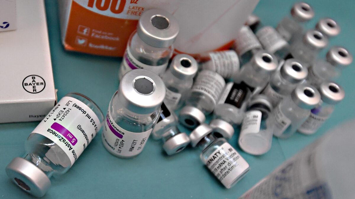 Lo sbandamento su Astrazeneca ci è costato 400.000 iniezioni