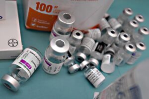 Lo sbandamento su Astrazeneca ci è costato 400.000 iniezioni